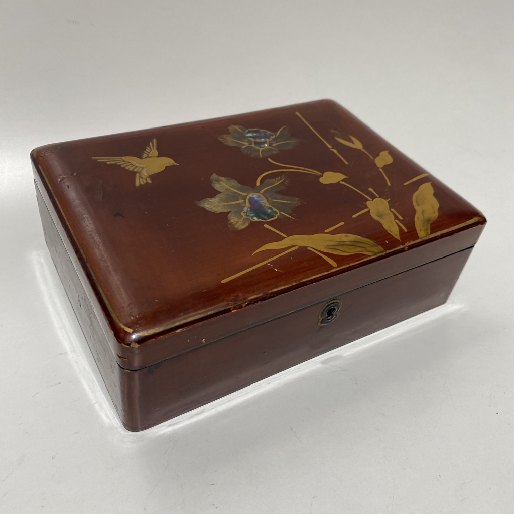BOX, Lacquered Trinket or Jewel w Bird & Flower Inlay